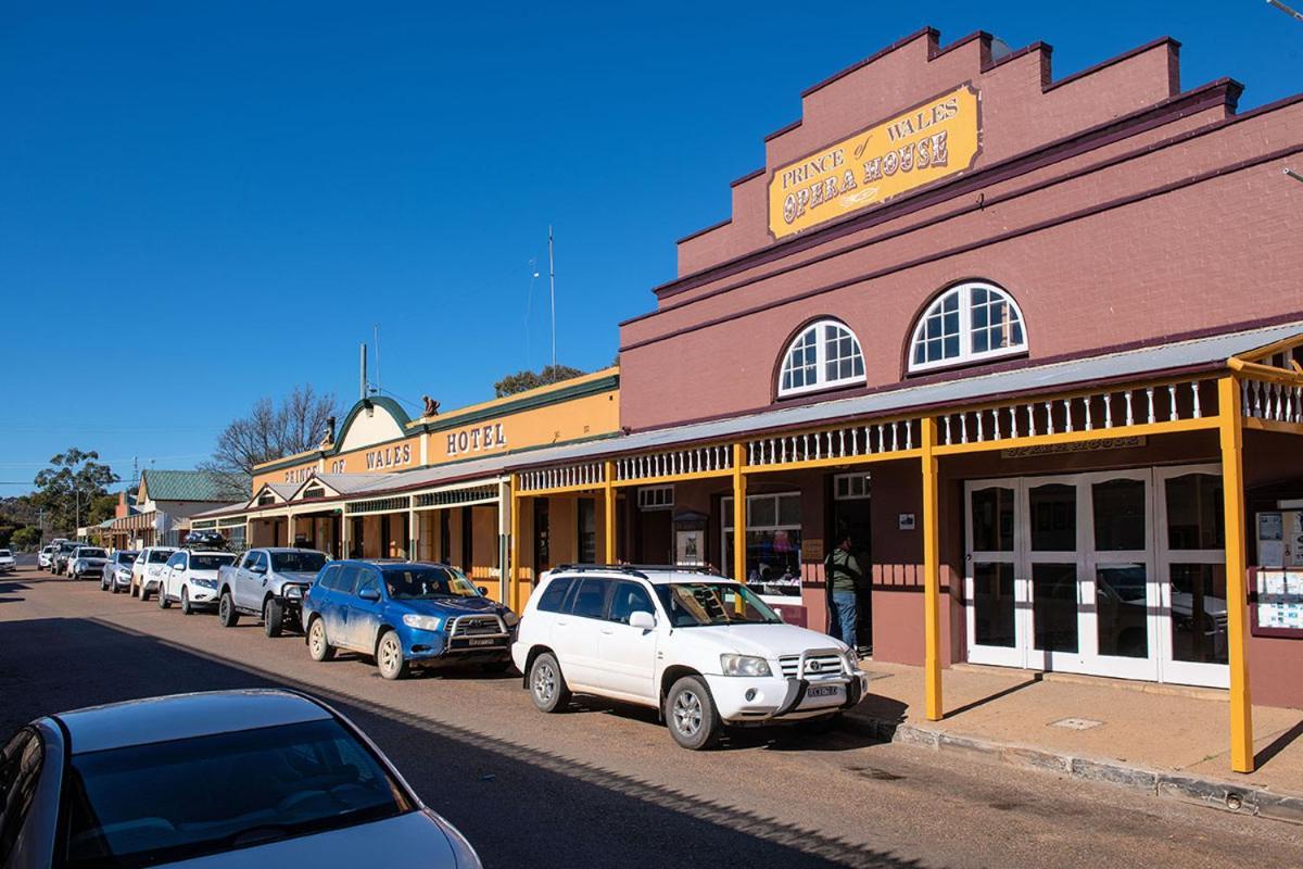 Prince Of Wales Hotel Gulgong Exterior photo