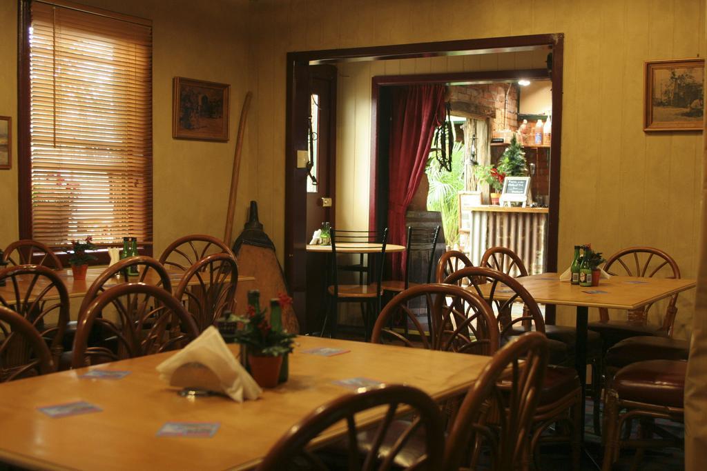 Prince Of Wales Hotel Gulgong Exterior photo